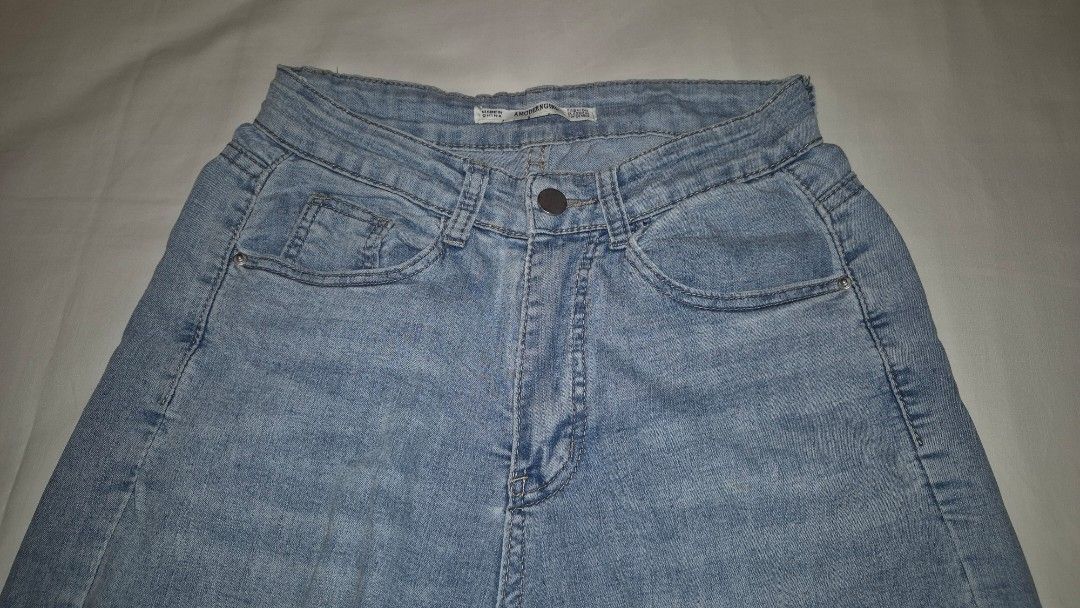 Light wash straight leg soft denim jeans (Category: Jeans) located in Cavite. Submitted by alejm_ (Listing ID 1464662834, Image 1). Description: - Light wash denim - Straight cut - Frayed hem detail - Classic five-pocket styling - Button and zip closure - Soft and stretchable denim - comfortable to wear waist: 23 - 25 in length: 38.5 in.