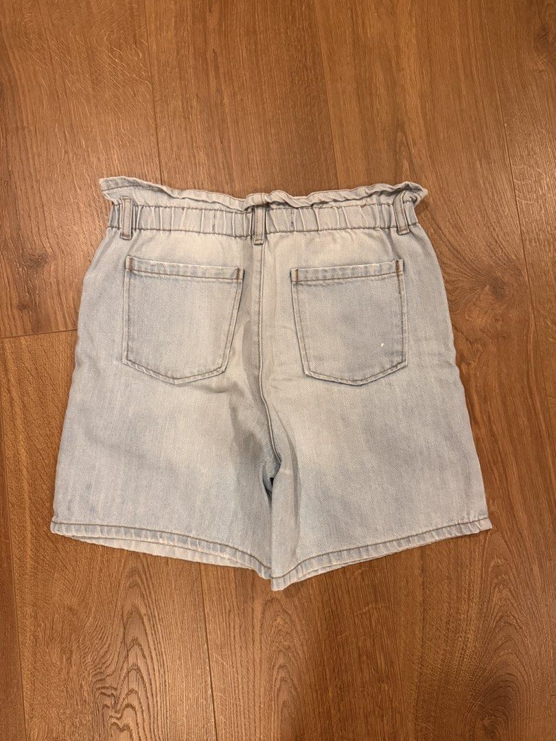 light-washed denim Jorts (Category: Shorts) located in Paranaque City. Submitted by bbyooodaa (Listing ID 1464635872, Image 2). Description: Cute light-washed jean shorts with cute buttons .