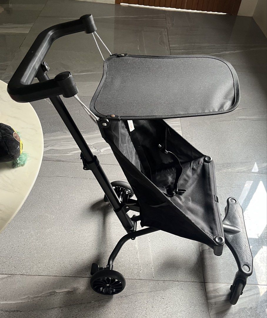 Lightweight stroller (Category: Strollers) located in Cainta. Submitted by klejre (Listing ID 1464664309, Image 2). Description: Toddler lightweight shaded stroller.