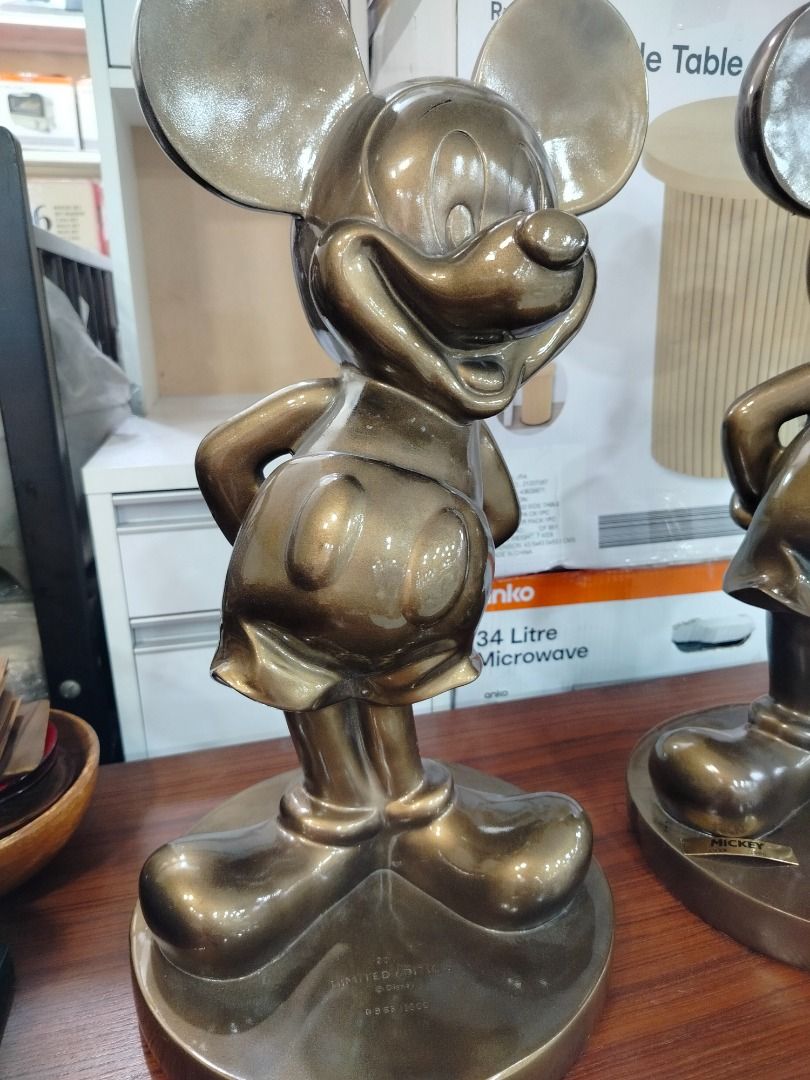 Limited edition Micky mouse (Category: Figurines & Statues) located in Caloocan City. Submitted by ritubado_19 (Listing ID 1464706763, Image 1). Description: Limited edition Disney Mickey Mouse bronze statue. Material: Bronze Height❗ Comparable limited edition statues are approximately 20 inches 54 cm tall.