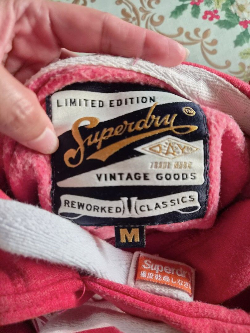 Limited Edition Superdry Vintage Goods Pullover Hoodie (Category: Hoodies) located in San Fernando. Submitted by bby0818 (Listing ID 1464675615, Image 3). Description: Purchased from Superdry United Kingdom 🇬🇧 101% legit or moneyback guarantee if proven fake Excellent used condition (worn once) Unisex Size: Medium - Fits large frame (W).