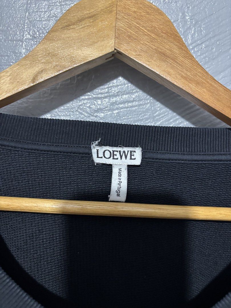 LOEWE CLASSIC LONGSLEEVES LOGO (Category: Longsleeves) located in Cavite. Submitted by playerscollection (Listing ID 1464594017, Image 3). Description: LOEWE CLASSIC SPELLOUT LOGO MEASUREMENTS Measurements Width: 24.5 Length: 28 Excellent .