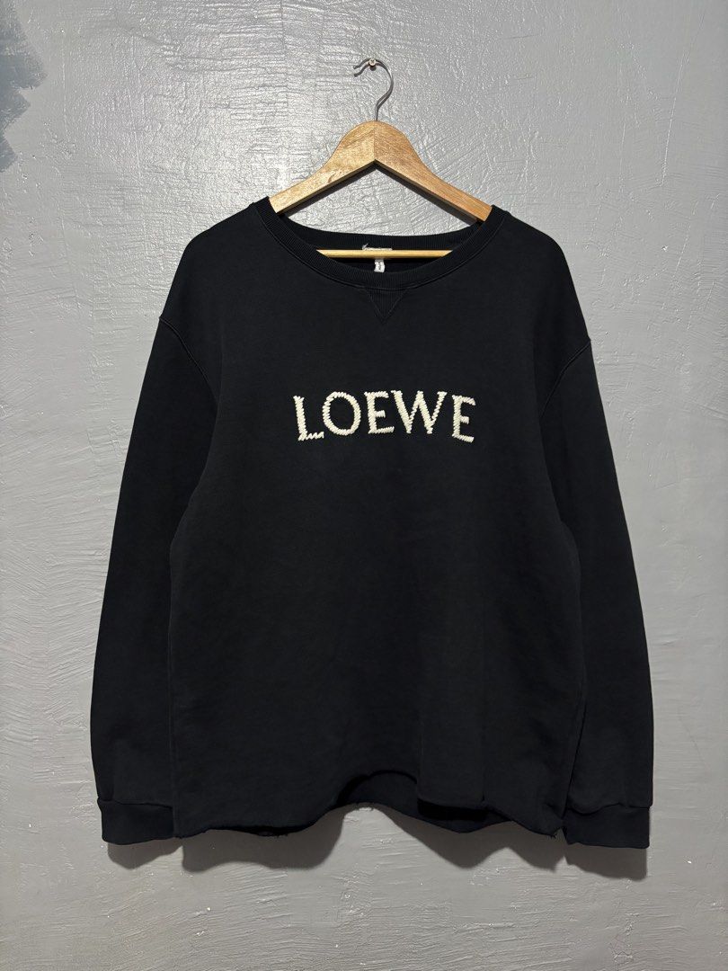 LOEWE CLASSIC LONGSLEEVES LOGO (Category: Longsleeves) located in Cavite. Submitted by playerscollection (Listing ID 1464594017, Image 1). Description: LOEWE CLASSIC SPELLOUT LOGO MEASUREMENTS Measurements Width: 24.5 Length: 28 Excellent .
