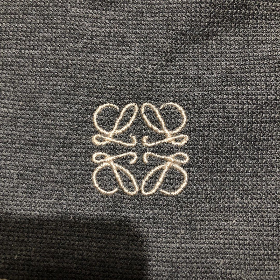 LOEWE EMBROID LOGO GREY SHORT (Category: Luxury Apparel) located in Dasmarinas. Submitted by cornyxmessy (Listing ID 1464583183, Image 3). Description: waist - 28 to 36 length - 19.