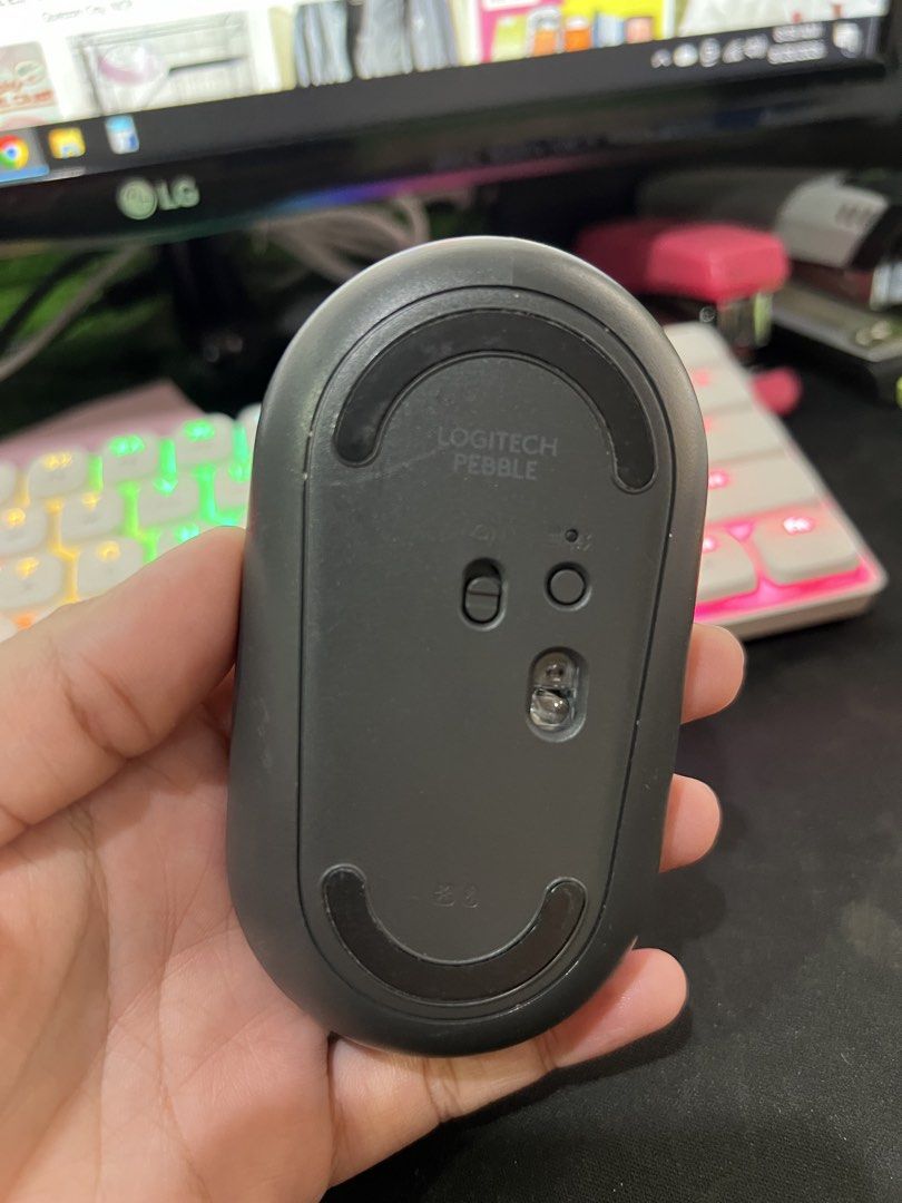 Logitech Pebble M350 Wireless Mouse - Graphite (Category: Mouse & Mousepads) located in Quezon City. Submitted by heythisismj (Listing ID 1464661401, Image 2). Description: - Logitech Pebble M350 Wireless Mouse - Color: Graphite - Compact and portable design - Excellent working condition - USB Dongle or Bluetooth connection - Selling because of setup upgrade - Still has plenty of battery life remaining with free 1 pc AA battery.