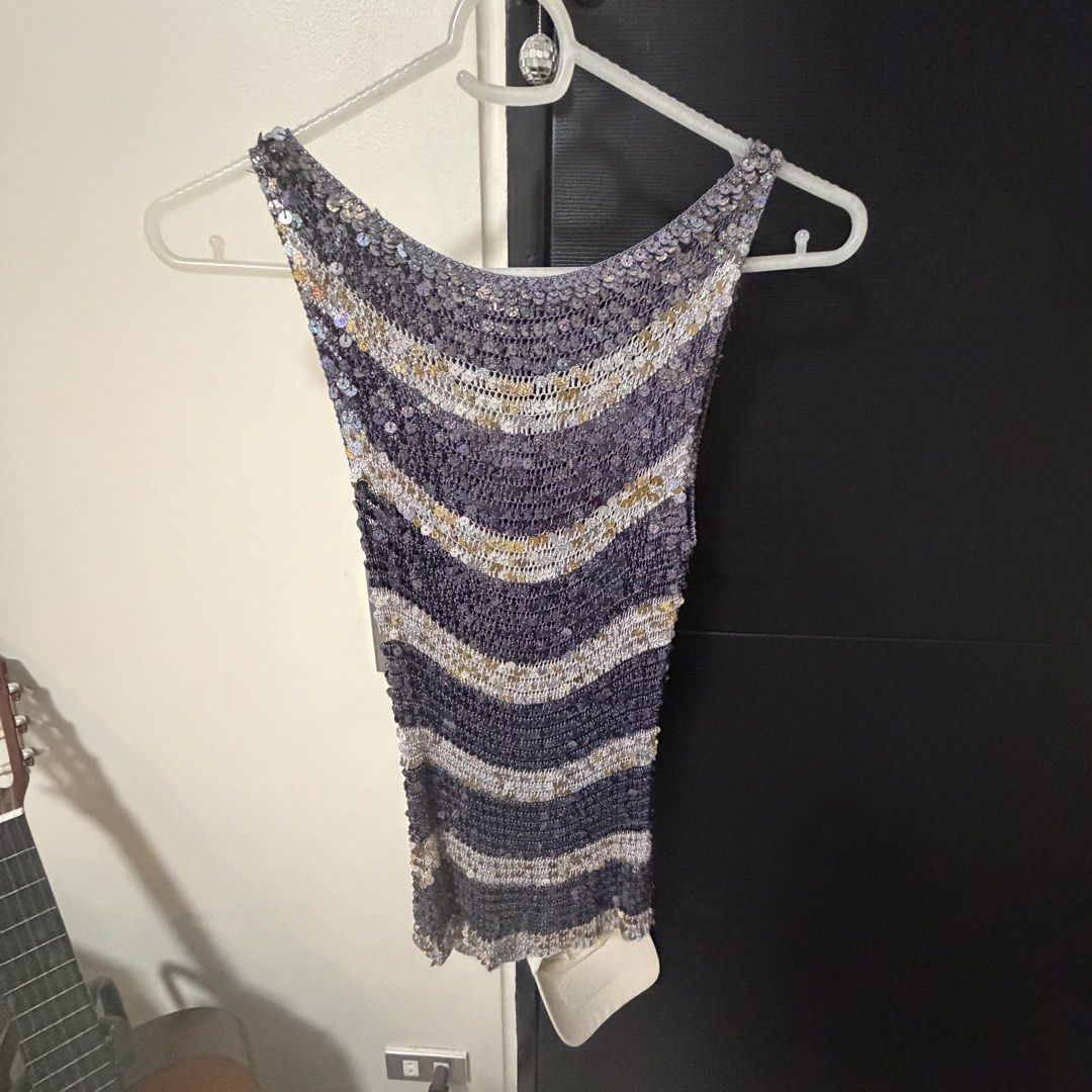 Long Blouse With Dark Silver & Gold Sequins (Category: Blouses) located in Manila. Submitted by varietycloset (Listing ID 1464745465, Image 1). Description: - not branded - striped pattern - perfect for a night out! rfs: decluttering reminder: kindly manage your expectations as this is a pre-loved item 🤍 strictly no returns and refunds mop: gcash/bank transfer we ship within metro manila ONLY -buyer will book & shoulder the delivery.