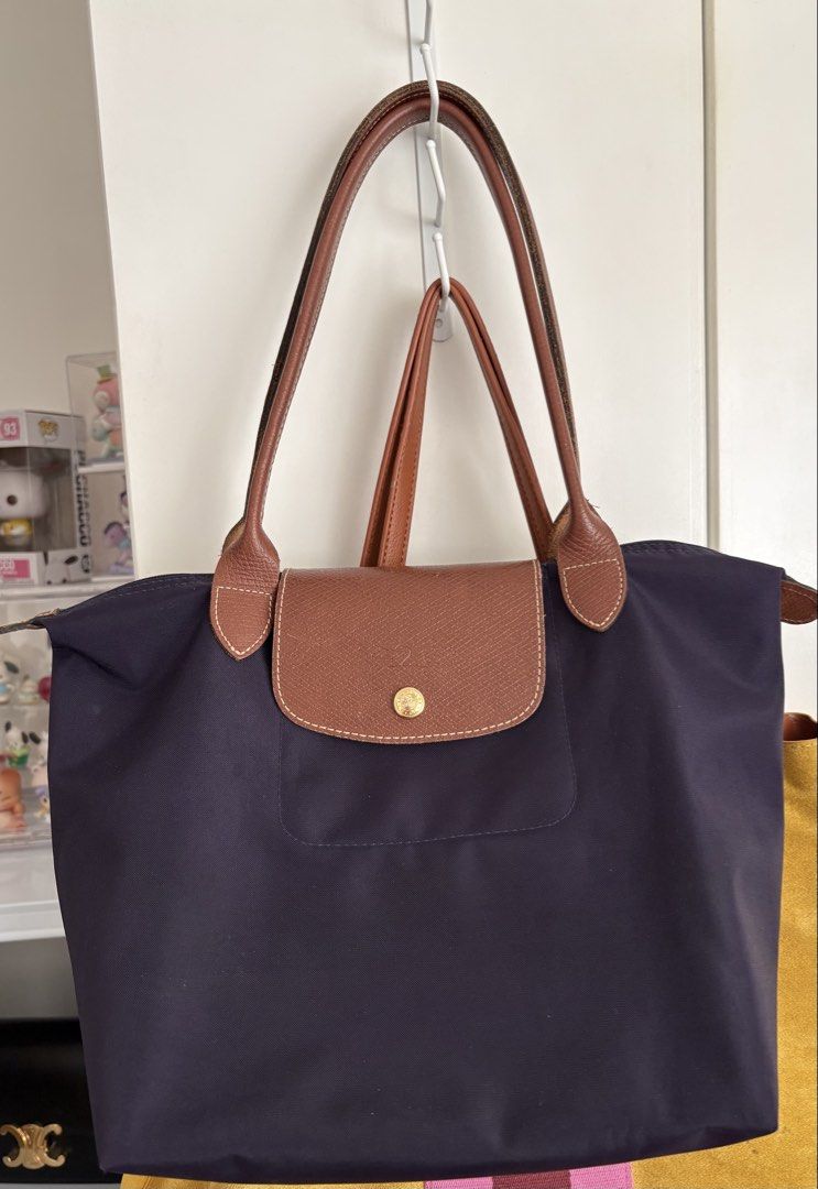 Long Champ original (Category: Shoulder Bags) located in Muntinlupa City. Submitted by goldlevel (Listing ID 1464636277, Image 2). Description: Original but already used.