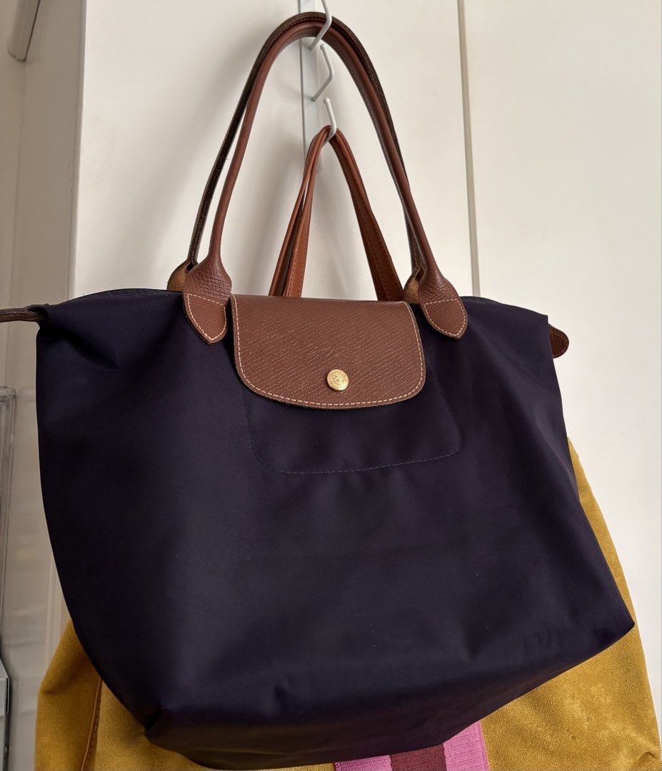 Long Champ original (Category: Shoulder Bags) located in Muntinlupa City. Submitted by goldlevel (Listing ID 1464636277, Image 3). Description: Original but already used.