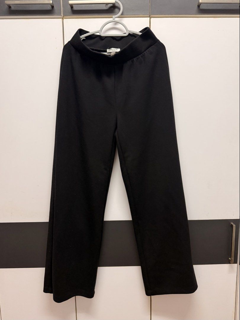 Long high waisted square pants (Category: Other Bottoms) located in Quezon City. Submitted by mine4now (Listing ID 1464623018, Image 1). Description: What: Unbranded long hair waisted square pants. Size: small Origin: US bought January of this year Condition: Just used a couple of times during winter. Note: Feet length. Below the ankle but not reaching the floor. Good for lounging specially this coming holiday season. I’m standing 5’5 1/2”. RFS: 