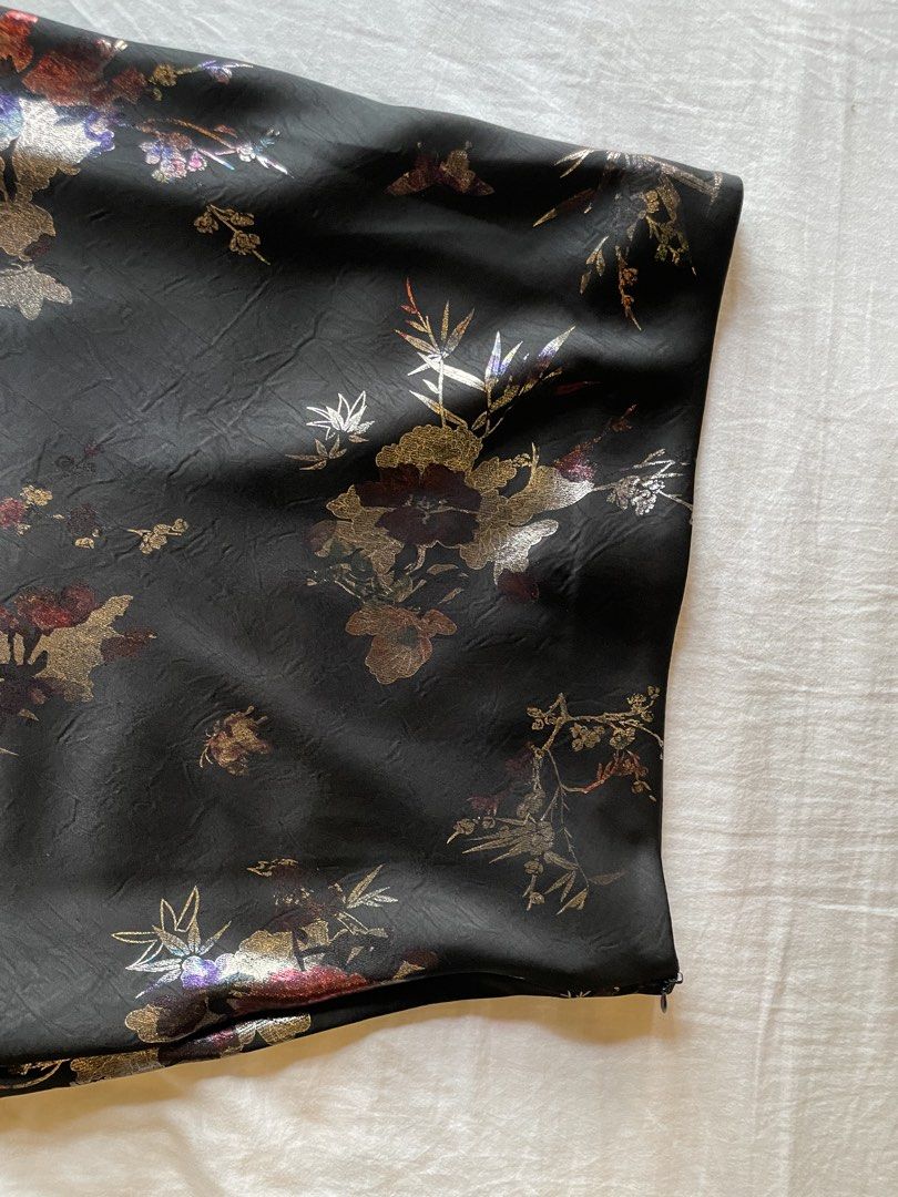 Long silk skirt (Category: Skirts) located in Pasig City. Submitted by whatsindscloset (Listing ID 1464610751, Image 3). Description: .
