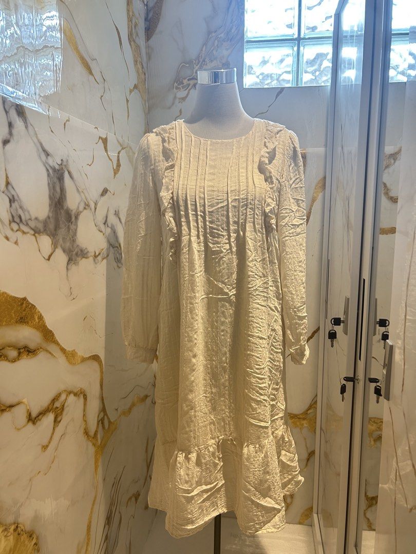 LONG SLEEVE DRESS (Category: Dresses) located in Cavite. Submitted by keykssells (Listing ID 1464600302, Image 1). Description: .