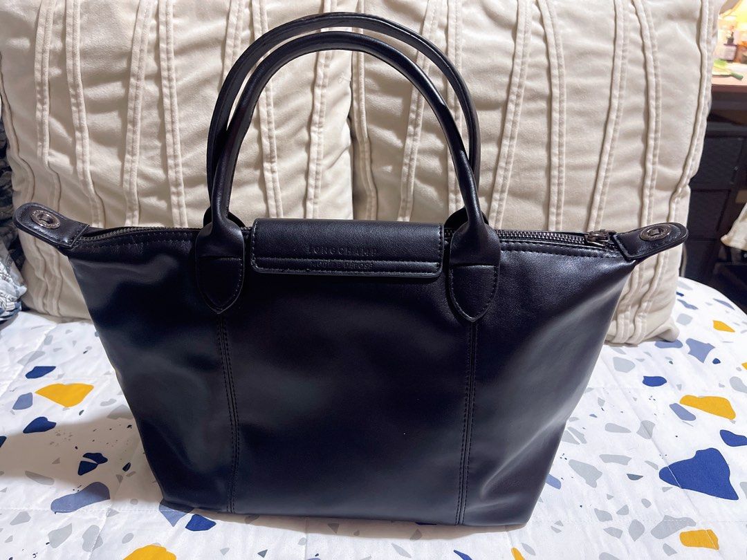 Longchamp Black Leather Handbag with Strap (Category: Luxury Bags & Wallets) located in Quezon City. Submitted by donnabelle7572 (Listing ID 1464689733, Image 2). Description: - Brand: Longchamp - Color: Classic Black - Material: Premium Leather - Carry options: Top handles and detachable shoulder strap - Closure: Secure zip top with front snap flap - Interior: Signature logo-patterned lining with a zippered pocket - Inclusions: Comes with origin