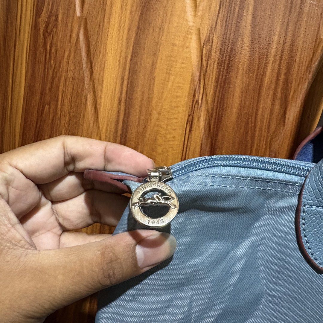Longchamp Le Pliage Handbag Light Blue (Category: Tote Bags) located in Carmen. Submitted by rr_thrifts (Listing ID 1464721827, Image 3). Description: .