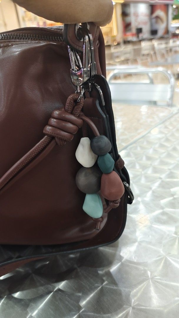 Longchamp Le Pliage Shopping Leather Handbag (Category: Luxury Bags & Wallets) located in Antipolo. Submitted by robannrave98496 (Listing ID 1464640016, Image 3). Description: Longchamp Le Pliage Shopping handbag - Made in France - Rich brown leather - Zipper closure - Interior with branded lining - Includes a cute beaded charm - Ideal for everyday use.