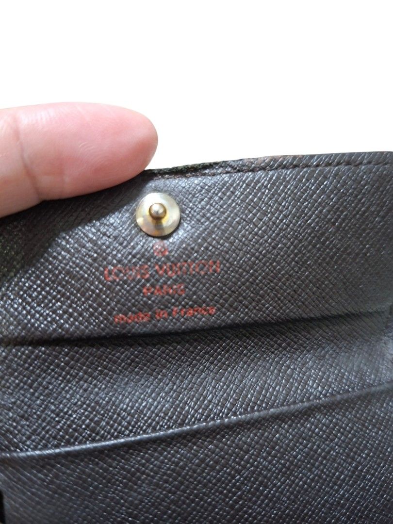 LOUIS VUITTON DAMIER EBENE KEY HOLDER (Category: Wallets & Card holders) located in Las Pinas. Submitted by annachiaonair2037 (Listing ID 1464677055, Image 3). Description: AUTHENTIC LV DAMIER EBENE KEY HOLDER FROM JAPAN MISSING 1 KEY HOOK SEE PICS SIGN OF USAGE MURA PA DIN SA PRICE Disclaimer: I am not affiliated with, associated with, or authorized by any of the brands featured posted. Any mention of brand names, trademarks, or logos is solely 