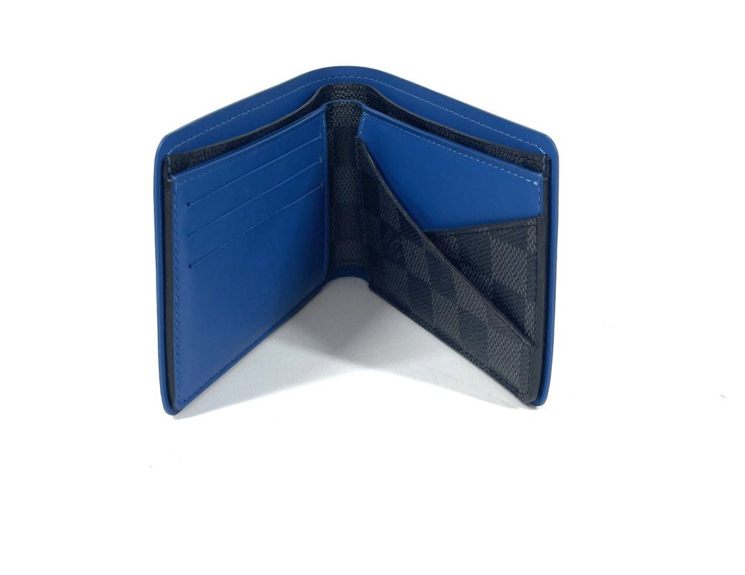 LOUIS VUITTON MEN’S MULTIPLE DAMIER WALLET (Category: Luxury Bags & Wallets) located in Cainta. Submitted by jayequerubin (Listing ID 1464579517, Image 1). Description: No Box (Cant find it anymore.) It’s well used but still pretty. athis retails for 31k as seen on the website. Bought at LV Solaire around 2019. No more receipt. Just the wallet. Give your offer I might just agree..