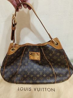 (Category: ) located in . Submitted by JsluxurywatchKL (Listing ID 1464735488, Image 1). Description: .