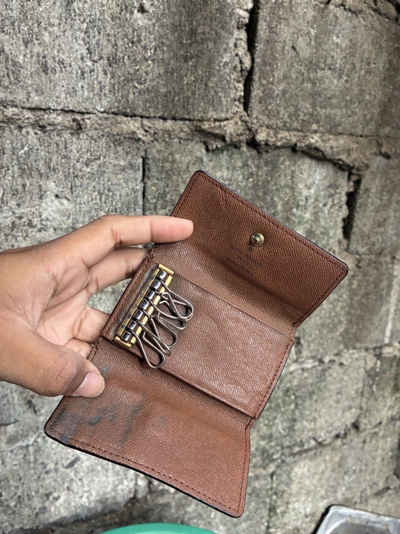 Louis Vuitton Monogram Graffiti Key Holder (Category: Luxury Bags & Wallets) located in Manila. Submitted by assortedgoodsv3 (Listing ID 1464764724, Image 2). Description: - Authentic Louis Vuitton key holder - Iconic brown monogram canvas with Stephen Sprouse white graffiti print - Features 6 interior key hooks with gold-tone hardware and snap button closure - Made in France - Condition: Exterior canvas and original paint are intact; interior sh