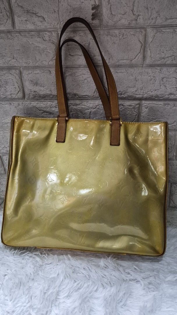 Louis Vuitton Monogram Vernis Tote Bag Yellow (Category: Luxury Bags & Wallets) located in Baguio. Submitted by jhaz_bags (Listing ID 1464717376, Image 2). Description: no cracks sa body color not even sa loob my issue kunti auth over all nice pa.