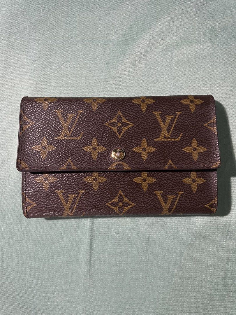 Louis Vuitton Monogram Wallet | M61203 (Category: Luxury Bags & Wallets) located in Tacloban City. Submitted by renki-forshop (Listing ID 1464573765, Image 2). Description: Found it in my father’s Compartment | Stock. Still in good usable condition considering its age. Meron visible signs of use sa interior, edges, and hardware, pero maayos pa ang overall shape and the Monogram canvas still looks good. Cons lang is wala na yung box Price: ₱3,500 