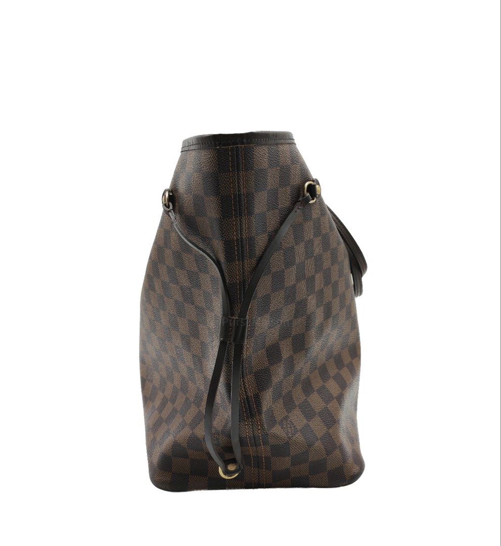 Louis Vuitton Neverfull GM in Damier Ebene Canvas and Gold Hardware (Datecode: TH3079) (Category: Luxury Bags & Wallets) located in Taguig. Submitted by pursemaison (Listing ID 1464674387, Image 3). Description: Louis Vuitton Neverfull GM in Damier Ebene Canvas and Gold Hardware (Datecode: TH3079) Price: Php 83,400.00 Cash Price (Discounted): Php 79,800.00 Condition: Good (8/10) Exterior: Moderate creasing on canvas, minor rubs on corners, top ed