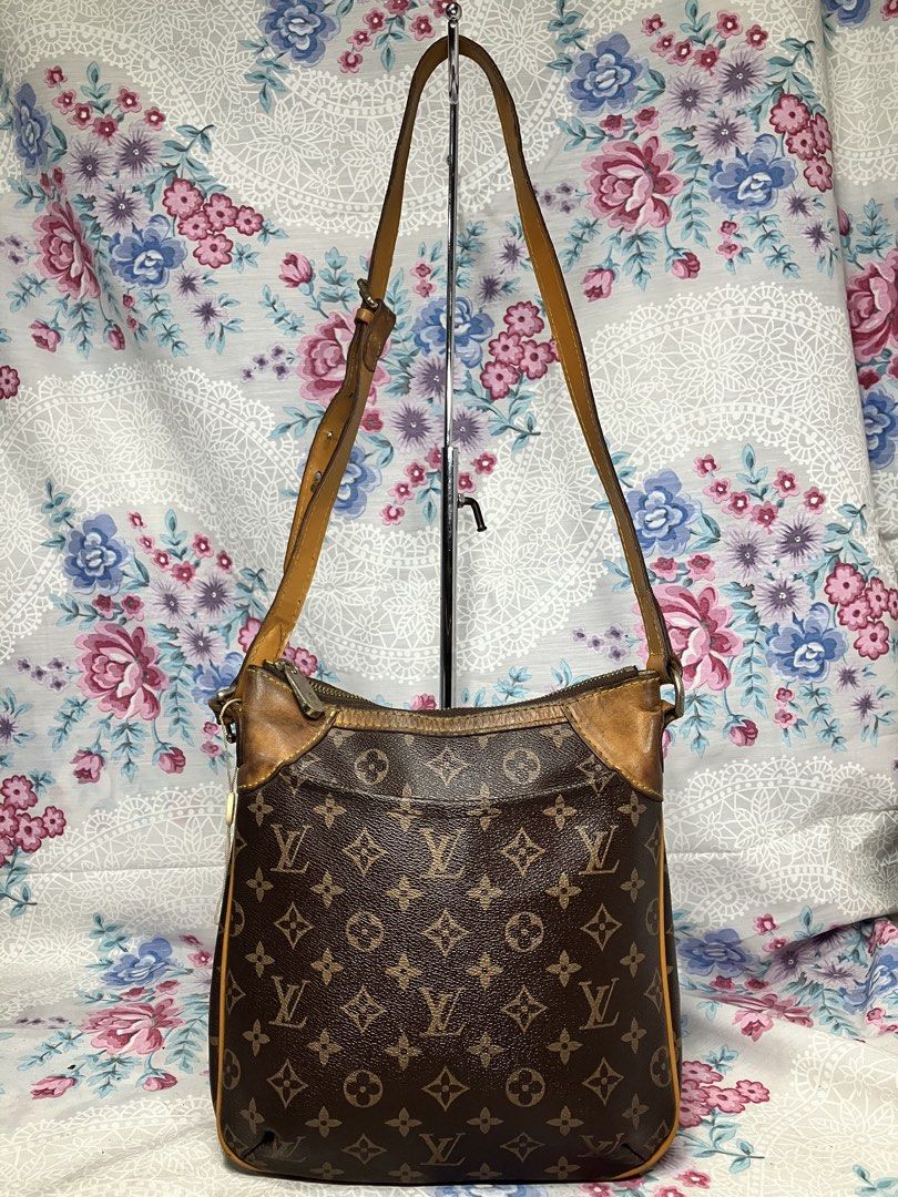LOUIS VUITTON PRE-OWNED MONOGRAM ODEON PM CROSSBODY BAG (Category: Shoulder Bags) located in General Mariano Alvarez. Submitted by adonid (Listing ID 1464637349, Image 1). Description: LOUIS VUITTON PRE-OWNED MONOGRAM ODEON PM CROSSBODY BAG GOOD CONDITION NORMAL SIGN OF USAGE ONLY .