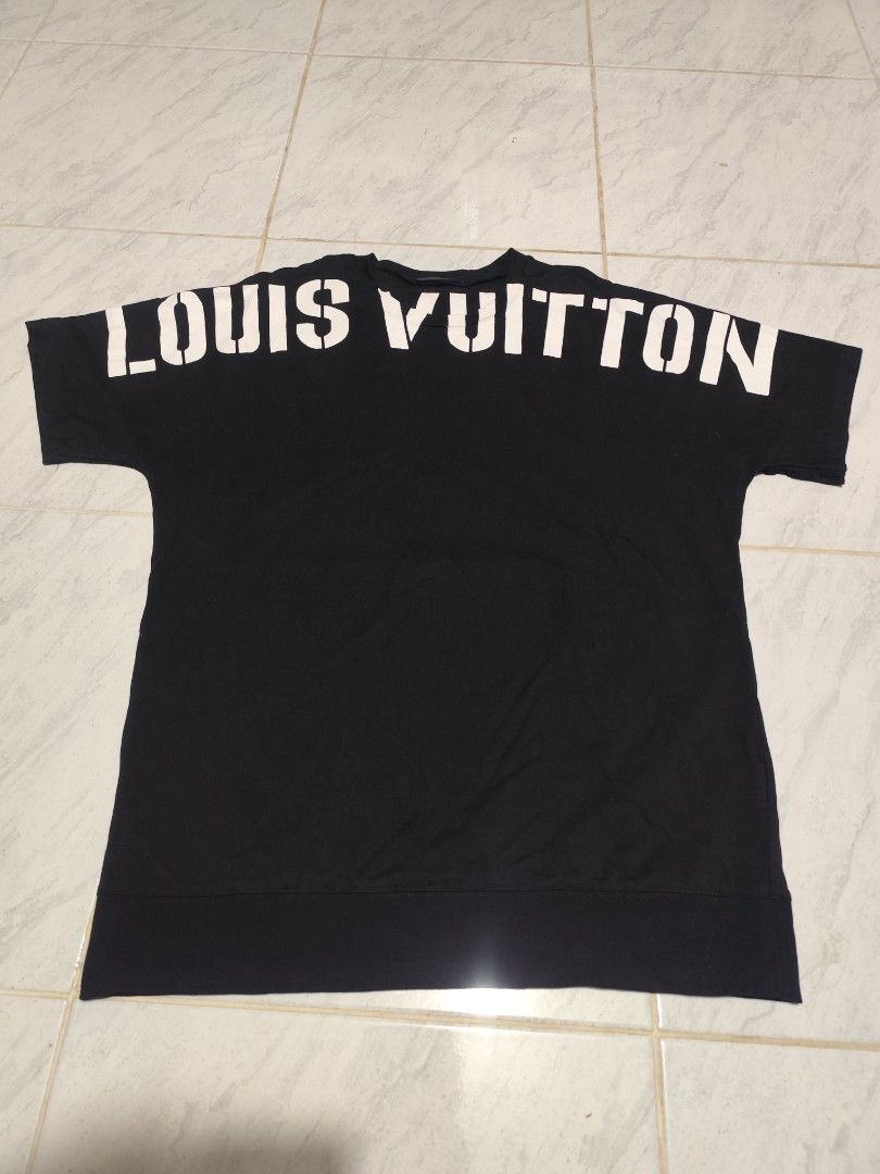 Louis Vuitton x Fragment (Category: Luxury Apparel) located in Manila. Submitted by buyybustt (Listing ID 1464691604, Image 1). Description: 21x,29 10/10 Conditon.