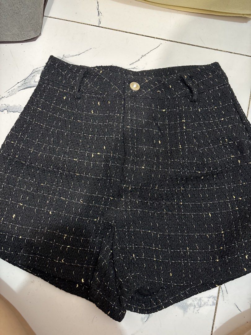 Lovito Tweed Shorts (Category: Shorts) located in Quezon City. Submitted by den.declutters (Listing ID 1464624281, Image 1). Description: .