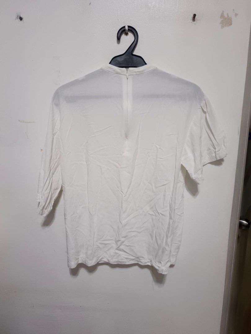 LOW CLASSIC (Category: Blouses) located in Dasmarinas. Submitted by jessputrages (Listing ID 1464734561, Image 2). Description: For sale Low classic Excellent condition No issue 500 shipped Pm for more details.