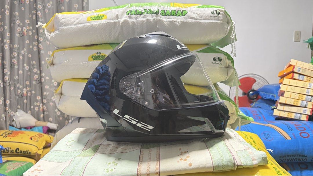 LS2 Rapid III Full Face Motorcycle Helmet (Medium, Glossy Black) (Category: Motorbikes for Sale) located in Cabuyao City. Submitted by montealtoreya (Listing ID 1464602499, Image 3). Description: Glossy Black LS2 full-face helmet. only used once size: medium Ready for your next ride. Great for daily commutes or longer trips..