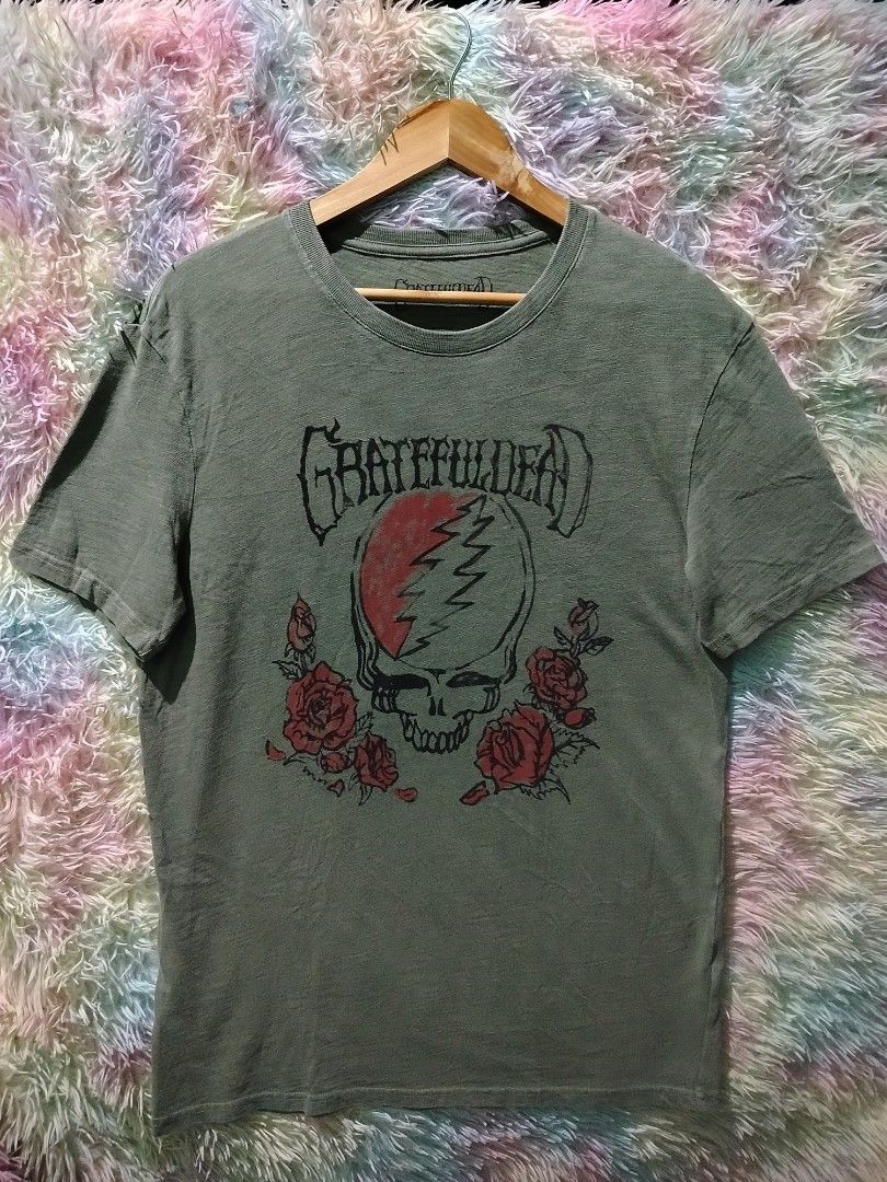 Lucky Brand x Grateful Dead Band Tee (Category: Tshirts & Polo Shirts ) located in Palo. Submitted by ubnathrifteez (Listing ID 1464697463, Image 1). Description: DIMES ; L27W20 CONDITION ; LIKE NEW COLOR RATE ; 10/10 ISSUE ; NONE.
