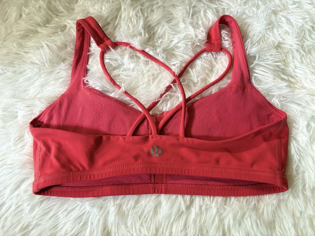 Lululemon (Category: Activewear) located in Baguio. Submitted by rheaanne07 (Listing ID 1464573297, Image 3). Description: Size 6 (s) Lululemon sportsbra.