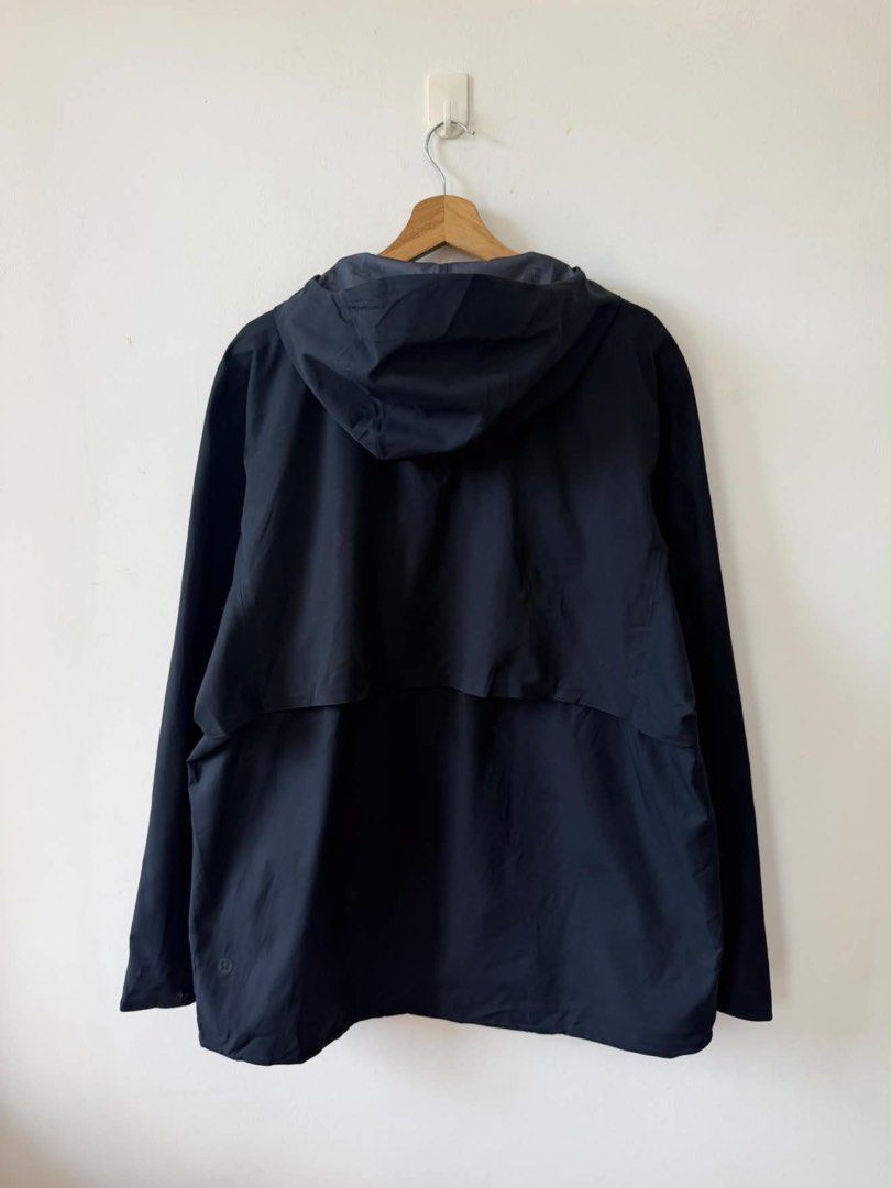 Lululemon Rain proof Jacket (Category: Coats, Jackets and Outerwear) located in Iloilo. Submitted by bunitoapparel_v2 (Listing ID 1464761568, Image 2). Description: .