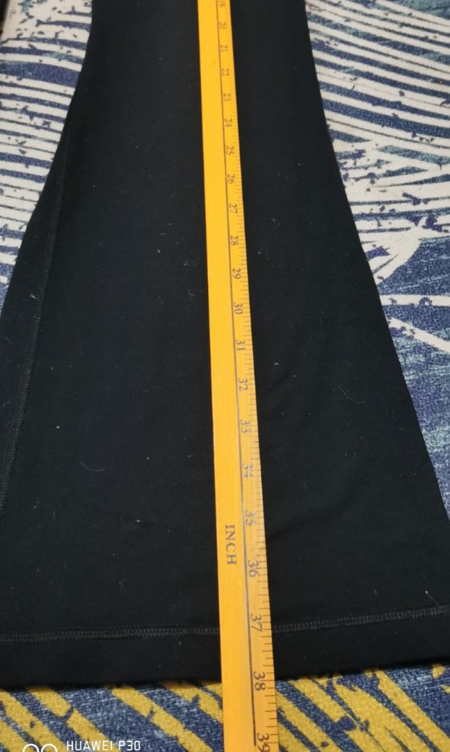 Lululemon reversable flared leggings (Category: Other Bottoms) located in San Jose. Submitted by thrift_ni_sir (Listing ID 1464716330, Image 3). Description: Excellent condition MOP gcash MOD j&t Add shipping fee Cut tag.