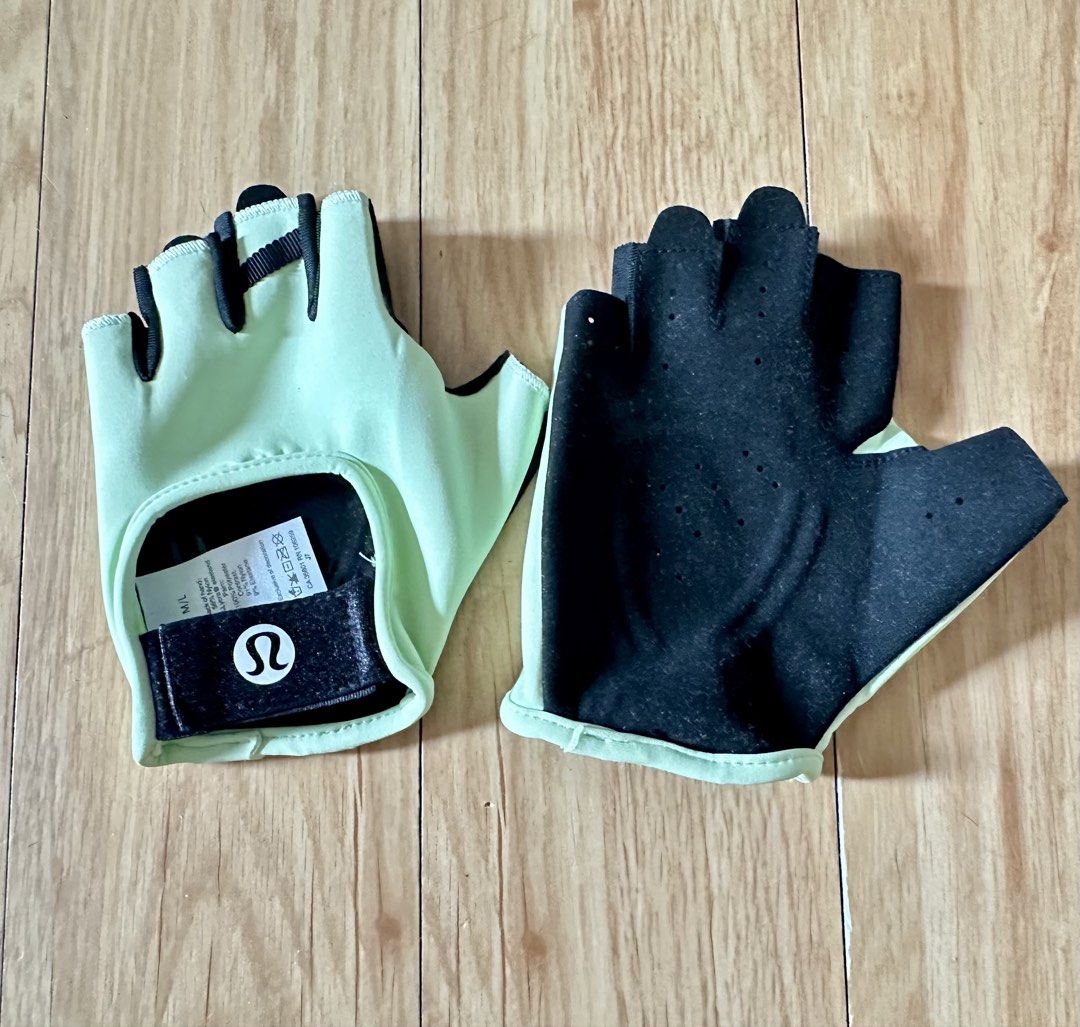LULULEMON Wunder Train Gloves M/L (Category: Activewear) located in Manila. Submitted by manifestd. (Listing ID 1464572172, Image 2). Description: LULULEMON Wunder Train Gloves ✔️Light green and black, 10/10 color rate ✔️Open-palm design, adjustable wrist strap. ✔️Very nice grip, lightweight and comfy ✔️Excellent to almost new condition ✔️Lalamove/J&T ready.