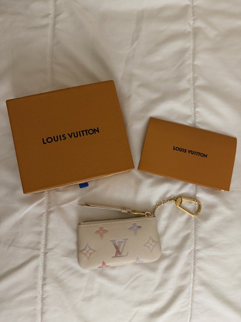 Lv cles (Category: Luxury Bags & Wallets) located in Cavite. Submitted by bellaandbeyond (Listing ID 1464698341, Image 1). Description: .