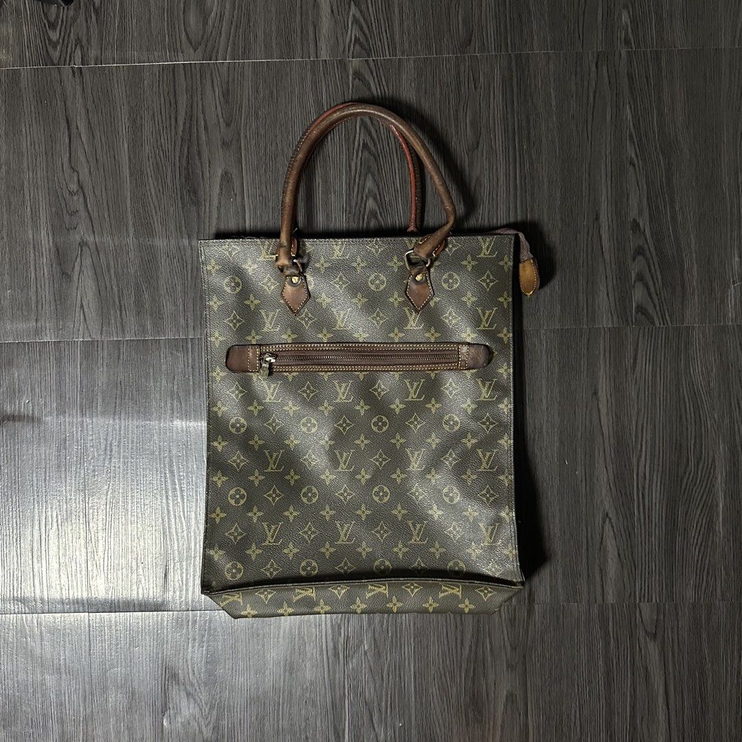 LV FOLDER BAG (Category: Briefcases) located in San Jose del Monte. Submitted by xanthrift2.0 (Listing ID 1464665525, Image 1). Description: LV FOLDER BAG color rate: 9/10 dimes: 13W x 16L ₱899.