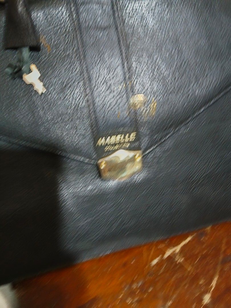 Mabelle leather collection, briefcase, 39cm x 30x 10cm (Category: Briefcases) located in Paranaque City. Submitted by 4thestate.surplusan (Listing ID 1464700563, Image 2). Description: vintage mabelle leather briefcase w key..