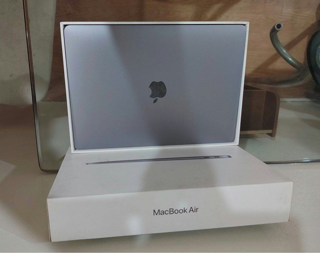 MacBook Air M1 (Category: Laptops & Notebooks) located in Los Banos. Submitted by alykamarie05293 (Listing ID 1464634759, Image 1). Description: - MACBOOK AIR M1 Excellent condition See pic for spec. Issue: Battery not working, can be use only when the device is plugged to the power socket. Available for meet up and video call while delivering.