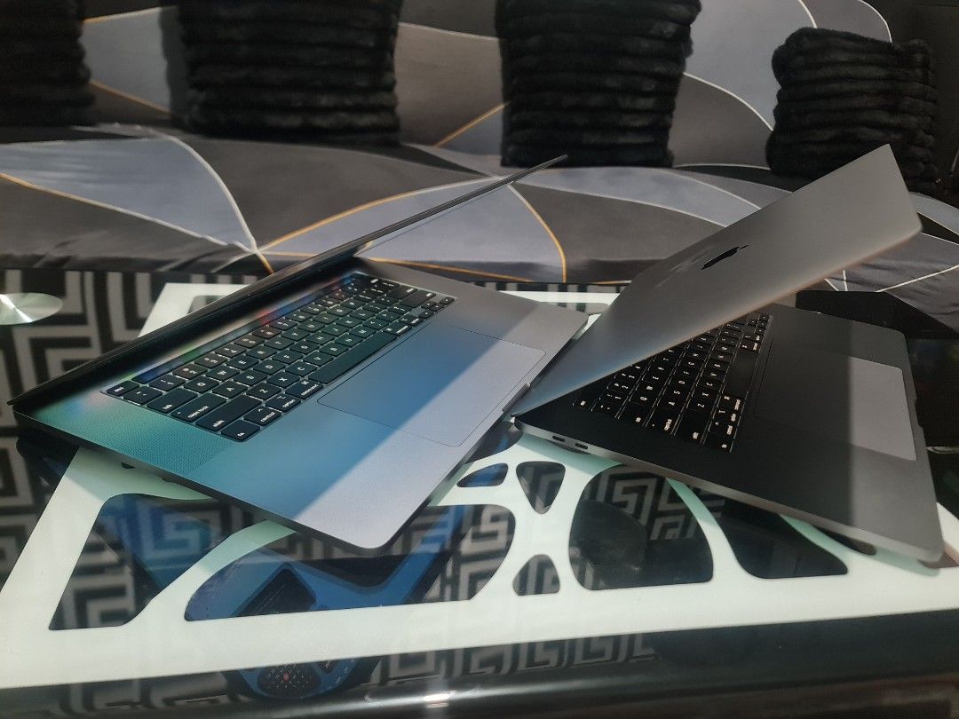 Macbook Pro 2019 / Corei7 / 32GB mem / 512GB SSD / Touchbar (Category: Laptops & Notebooks) located in Caloocan City. Submitted by roselpaddayuman87 (Listing ID 1464588012, Image 3). Description: Macbook Pro 2019 Space Gray Core i7 2.6GHz 6core 32GB memory 512GB SSD AMD Radeon Pro 5300M macOS Tahoe version 26.6.2 Touch ID sensor 16-inch diagonal LED Backlit display with IPS technology Retina display Truetone Touchbar Backlit keyboard Normal batte