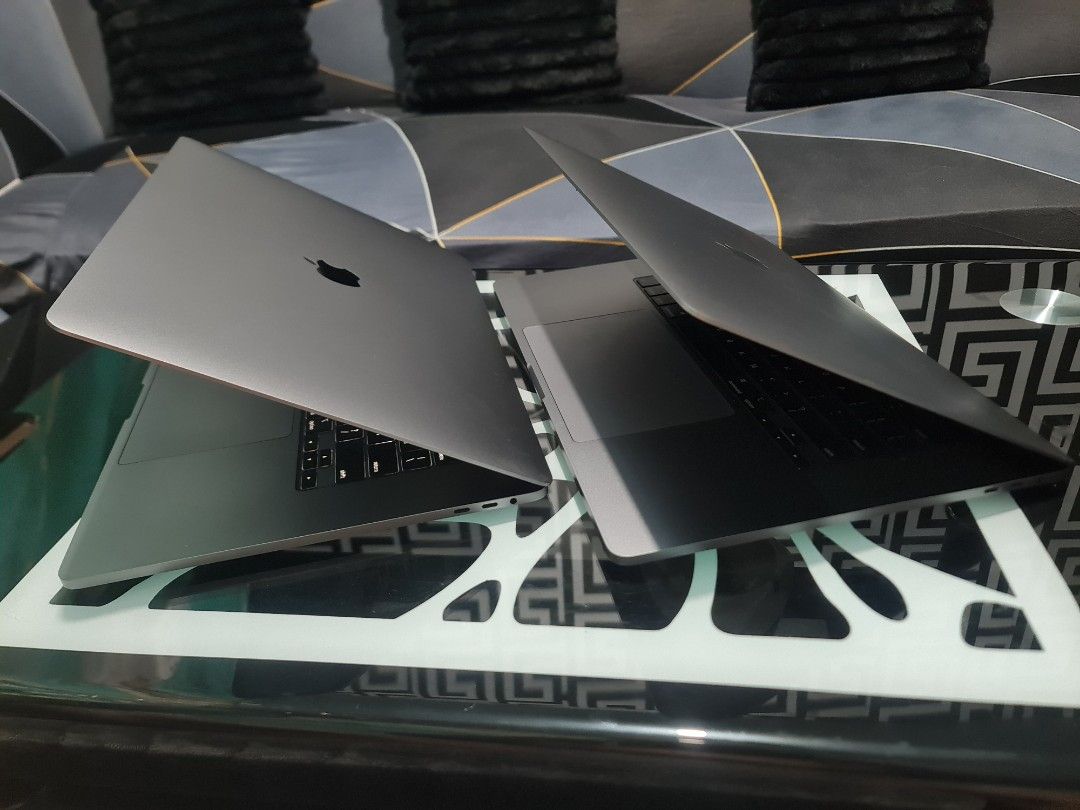 Macbook Pro 2019 / Corei7 / 32GB mem / 512GB SSD / Touchbar (Category: Laptops & Notebooks) located in Caloocan City. Submitted by roselpaddayuman87 (Listing ID 1464588012, Image 2). Description: Macbook Pro 2019 Space Gray Core i7 2.6GHz 6core 32GB memory 512GB SSD AMD Radeon Pro 5300M macOS Tahoe version 26.6.2 Touch ID sensor 16-inch diagonal LED Backlit display with IPS technology Retina display Truetone Touchbar Backlit keyboard Normal batte