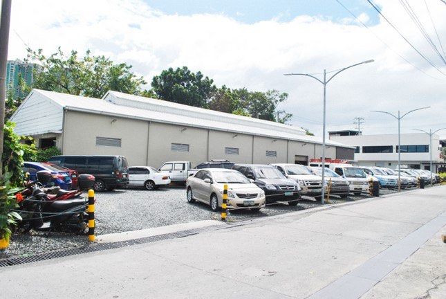 Makati Warehouse for Lease - (Category: Commercial) located in Manila. Submitted by c.lanza (Listing ID 1464651153, Image 1). Description: - Secure warehouse and office space for lease - Located in a 24/7 guarded compound - parking available - Easy access via major roads - Conveniently near Ayala Malls Circuit - Ideal for businesses needing a prime operational location - viewing by appointment only.