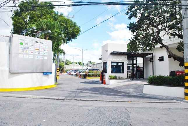 Makati Warehouse for Lease - (Category: Commercial) located in Manila. Submitted by c.lanza (Listing ID 1464651153, Image 2). Description: - Secure warehouse and office space for lease - Located in a 24/7 guarded compound - parking available - Easy access via major roads - Conveniently near Ayala Malls Circuit - Ideal for businesses needing a prime operational location - viewing by appointment only.