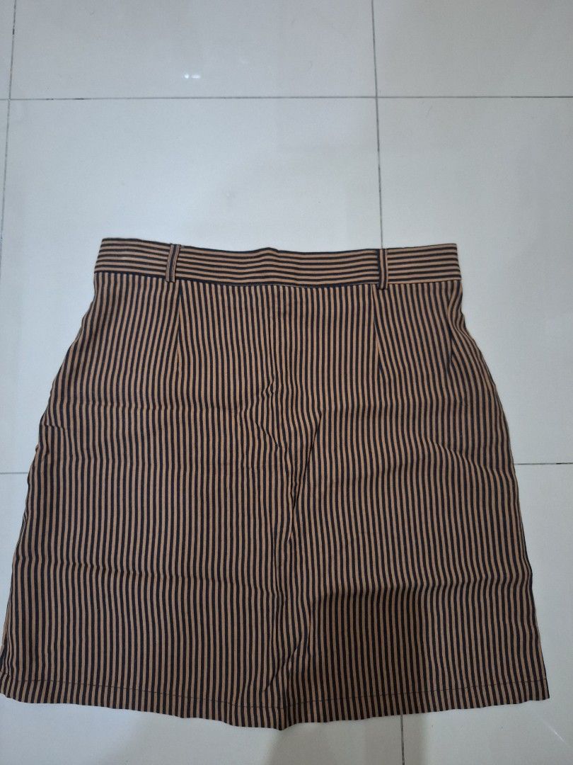 MANGO Brown and Black Striped Button-Front Skirt with Pockets (Category: Skirts) located in Makati City. Submitted by worn2work_treasures (Listing ID 1464612436, Image 3). Description: - Cute brown and black striped skirt - Full button-front closure - Two functional front pockets - Belt loops on waistband - Perfect for casual wear and easy to style -A-line Size Length from waist - 18 inches/ 46 cm Hip Width - 19 .5 inches Compostion: 92% Viscose 