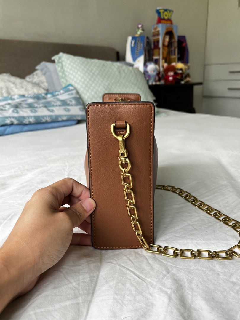 Manu Atelier Leather Clutch (Category: Cross-body Bags) located in Antipolo. Submitted by itsme_ghelsonn (Listing ID 1464612366, Image 3). Description: .