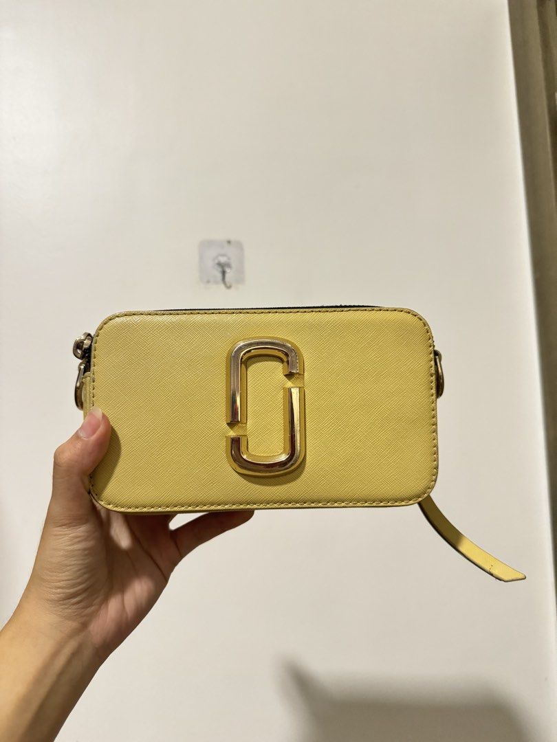Marc Jacobs Camera Bag (Category: Cross-body Bags) located in Manila. Submitted by xmagic.shopx (Listing ID 1464647887, Image 1). Description: .