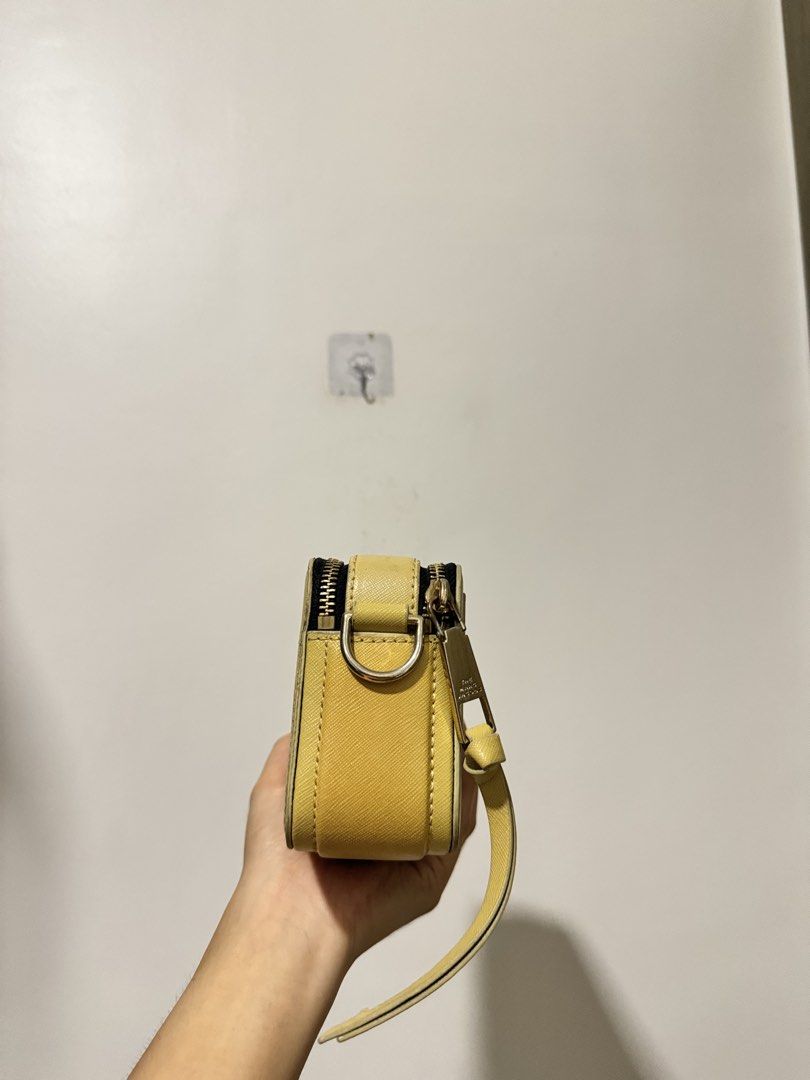 Marc Jacobs Camera Bag (Category: Cross-body Bags) located in Manila. Submitted by xmagic.shopx (Listing ID 1464647887, Image 3). Description: .