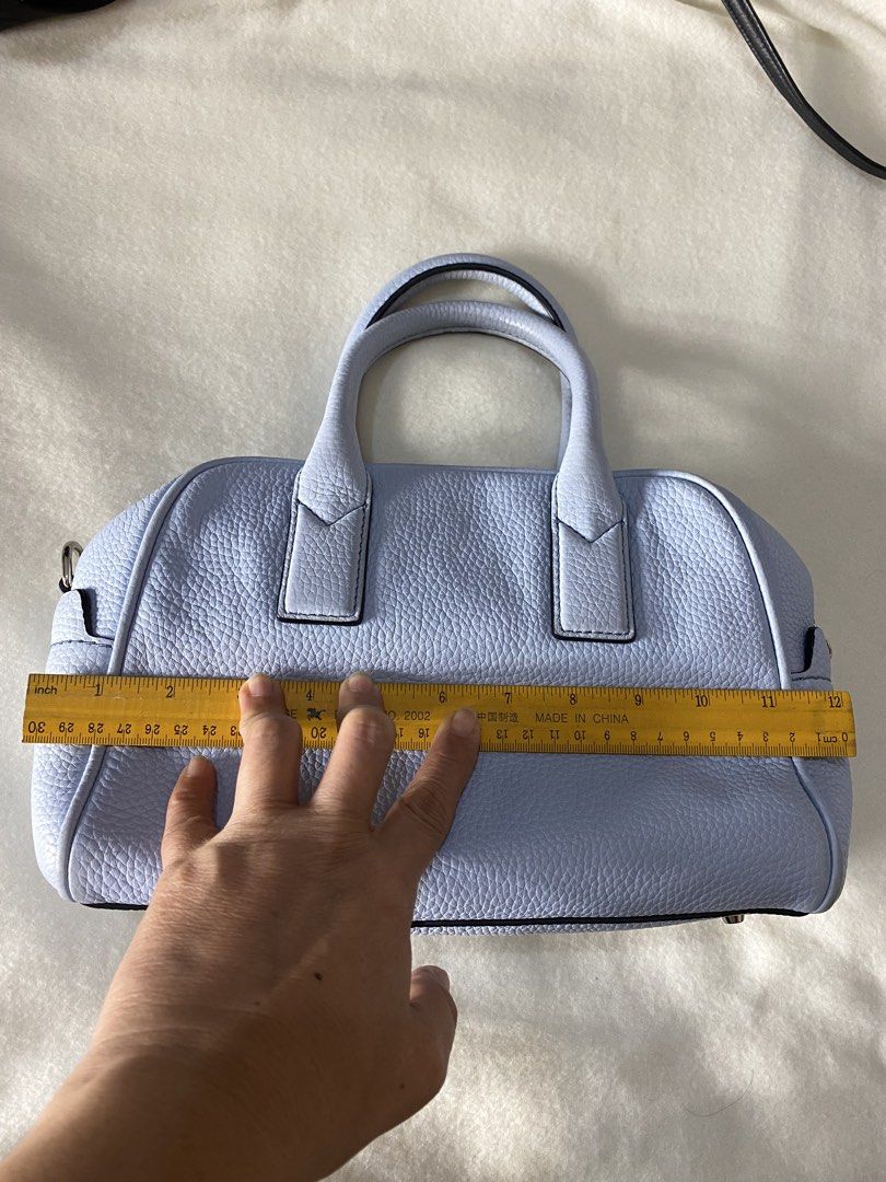 Marc jacobs hand bag (lost sling) (Category: Luxury Bags & Wallets) located in Pasig City. Submitted by maricrism68145 (Listing ID 1464740465, Image 3). Description: Japan preloved.