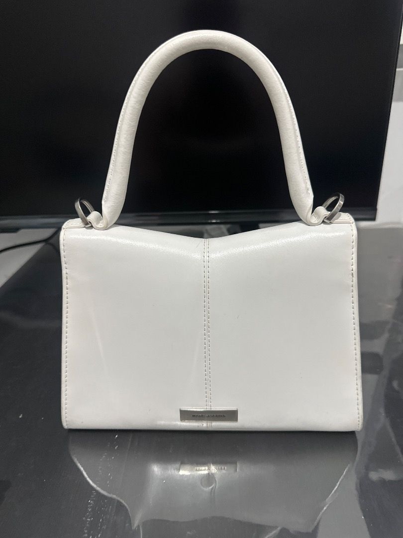 Marc Jacobs original (Category: Shoulder Bags) located in Quezon City. Submitted by fiercefire-c40c (Listing ID 1464667455, Image 2). Description: Original Marc Jacobs used thrice cute shoulder bag.