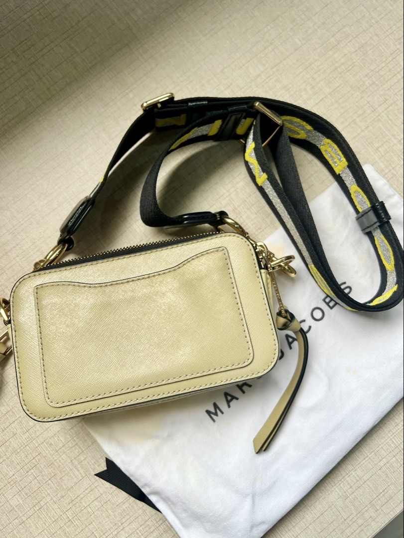 MARC JACOBS THE SNAPSHOT (Category: Clutches) located in Quezon City. Submitted by fromkimwithless (Listing ID 1464743487, Image 2). Description: - Color: Dust multi - Size: small - Material: Cross-grain Saffiano Leather - Includes: strap, dustbag - Purchased: US/2016.